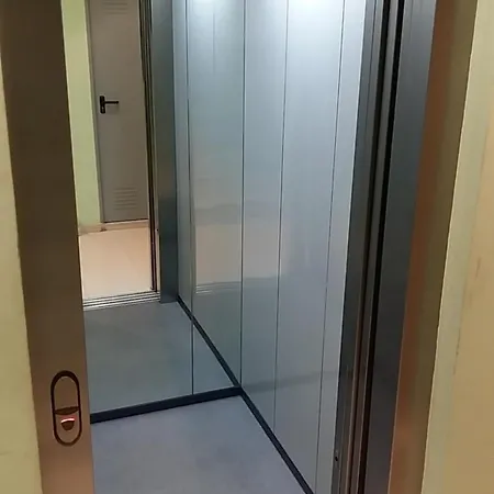 Disseny 2 Apartment
